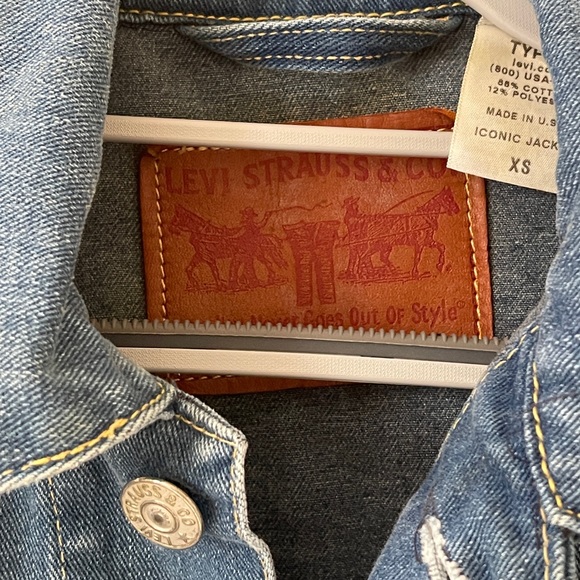 Levi’s Jean Jacket - Picture 11 of 15